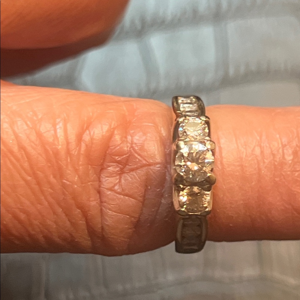 Diamond engagement ring - Picture 2 of 6